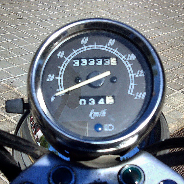 La #moto también quiere #celebrar su particular #aniversario Son 33.333,3 Km llevándonos de un sitio a otro... Felicidades y gracias !!!
