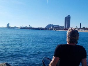 29 de Septiembre ??? En #barcelona hoy es casi #primavera al #sol … Bueno para #respirar bien, descansar y recuperar #energía #barcelona #playa #luz #airelimpio #relax