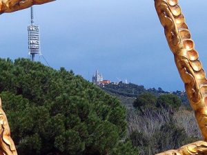 Sin #comunicación no funcionamos… #torredecollserola en la montaña del #tibidabo #barcelona A nuestro #marco #hechoamedida le gusta respirar desde allí#arte #artenatural #airelimpio #igersbarcelona