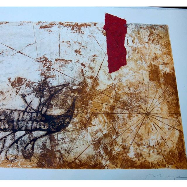 Detalle de un #grabado de C. Aliaga Estudiando cómo #enmarcarlo para acabar de resaltar la #fuerza y los #matices de #texturas que tiene.#arte #artesanía #marcosamedida #hechoamano #decoración #barcelona #fortpienc