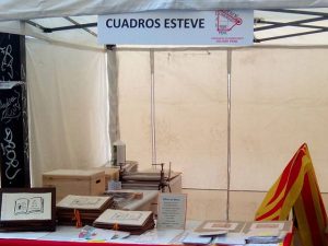 Instalados y listos para #santjordi2016  en el #paseosanjuan .Libros en blanco y el #librodeartista "El Arco de la Cultura"#papelhechoamano  #arte #artesanía