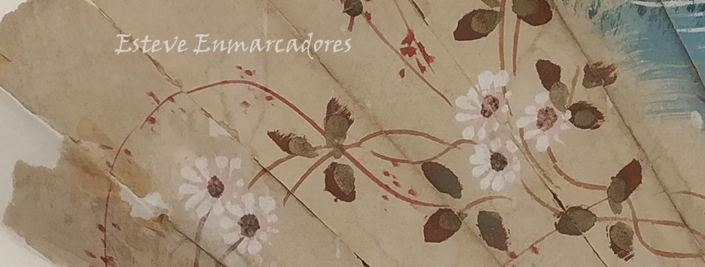 Detalle dibujo floral del abanico enmarcado - Esteve Enmarcadores