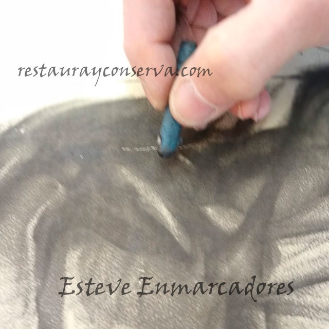 Retocar carboncillo con pastel - Esteve Enmarcadores